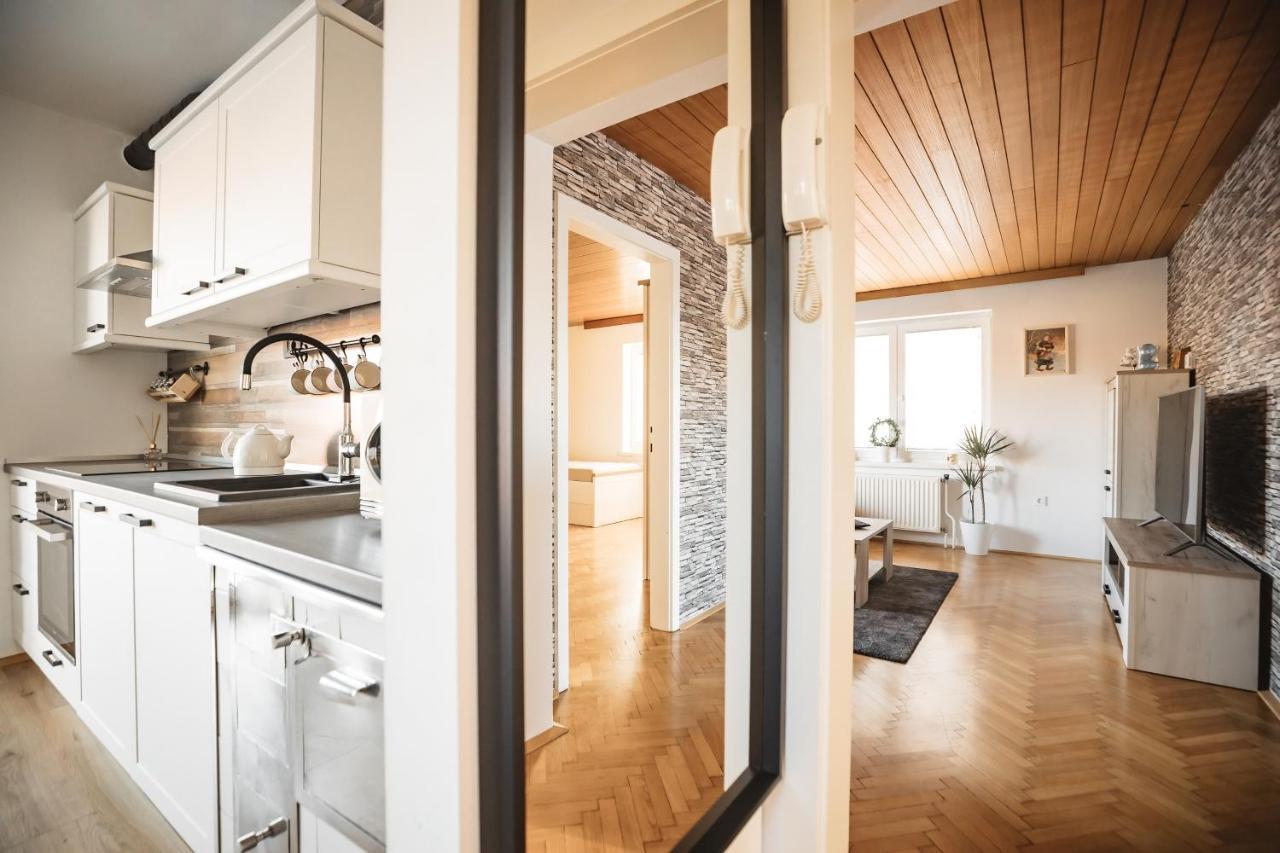 Drive Caffe Apartments Trzin Kültér fotó