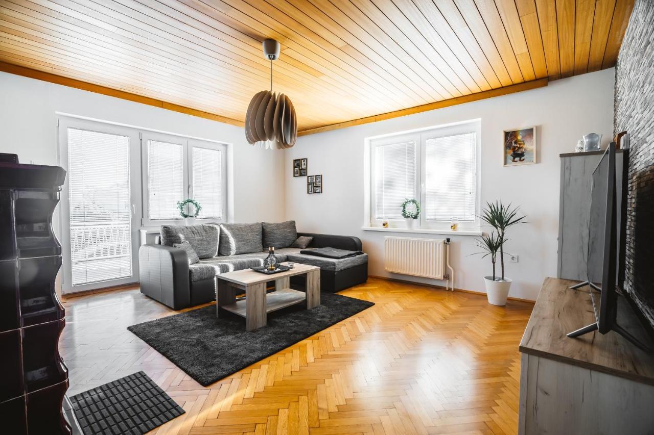Drive Caffe Apartments Trzin Kültér fotó