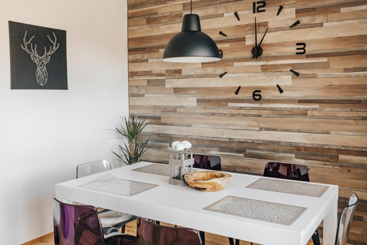 Drive Caffe Apartments Trzin Kültér fotó